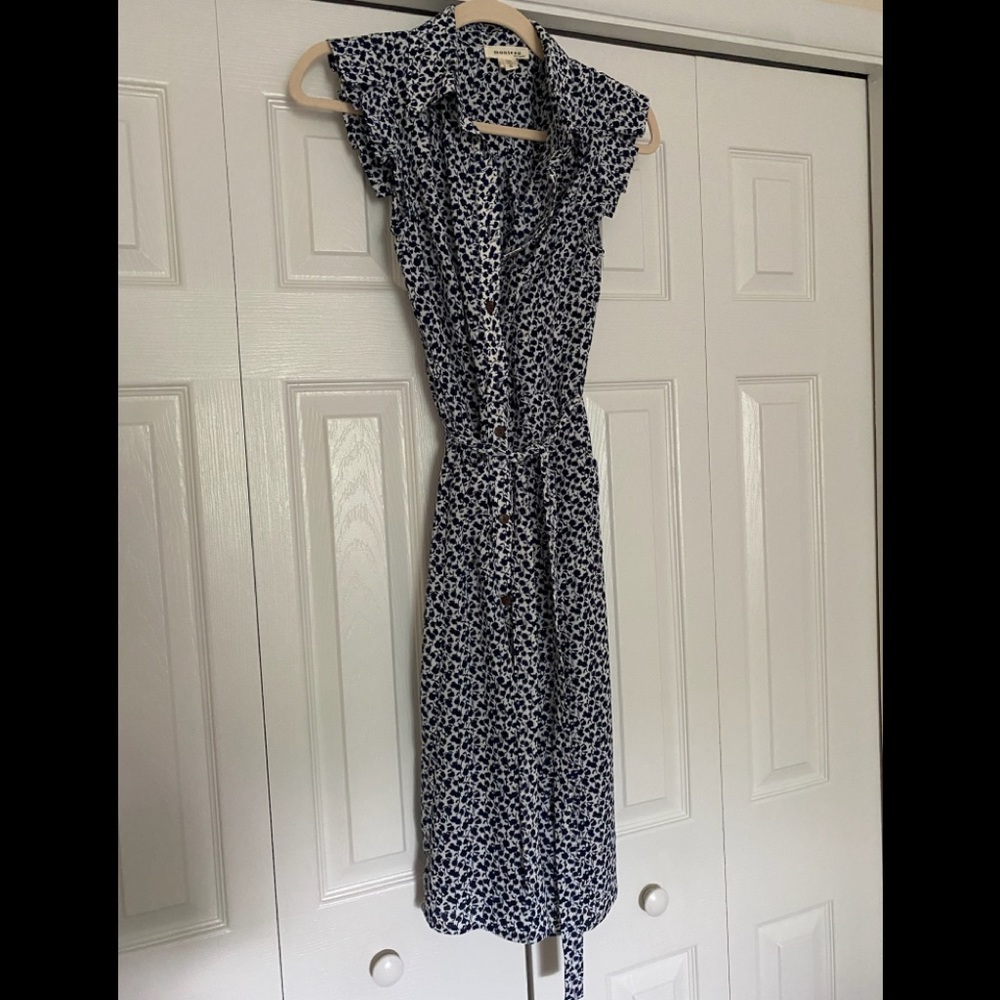 Montesquieu Navy & white floral cap sleeve button front dress belted waist